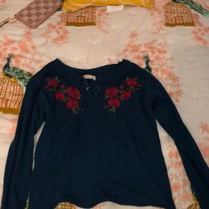 This is a XS long sleeve shirt from Hollister!